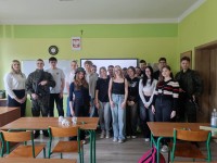Uczniowie ZS nr 2 w Miechowie z ofertę edukacyjną dla klasy 8